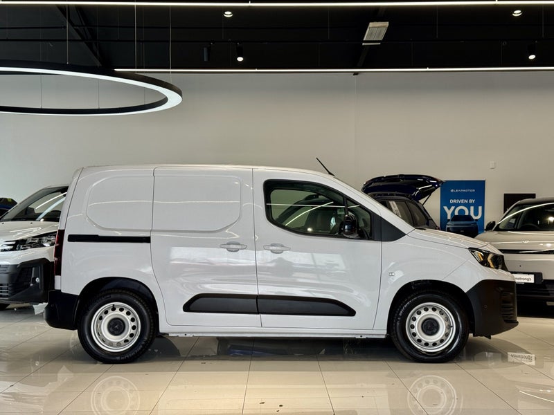 2026 Peugeot Partner SWB Electric 50KWH 245KM R... image 3