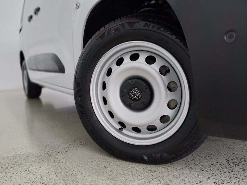 2026 Peugeot Partner SWB Petrol FI 1.2PT image 4