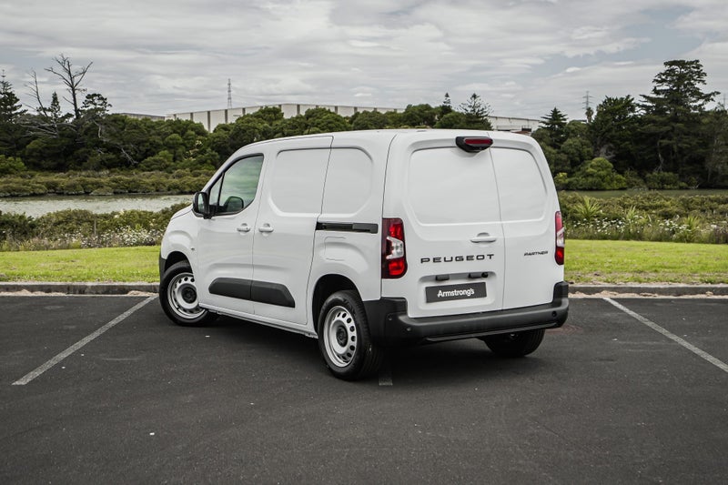 2026 Peugeot Partner SWB Petrol Fl 1.2Pt image 2