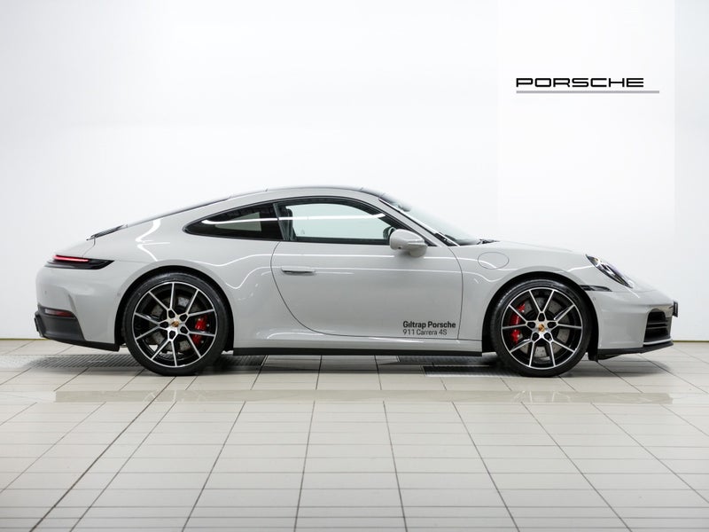 2026 Porsche 911 Carrera 4S image 3