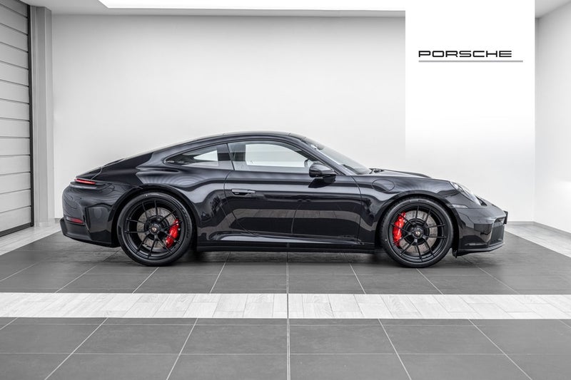 2026 Porsche 911 CARRERA GTS COUPE image 2