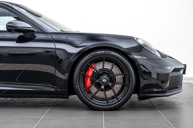 2026 Porsche 911 CARRERA GTS COUPE image 3