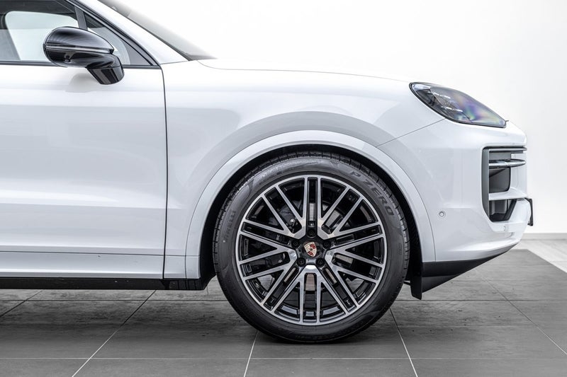 2026 Porsche Cayenne BLACK EDITION image 3