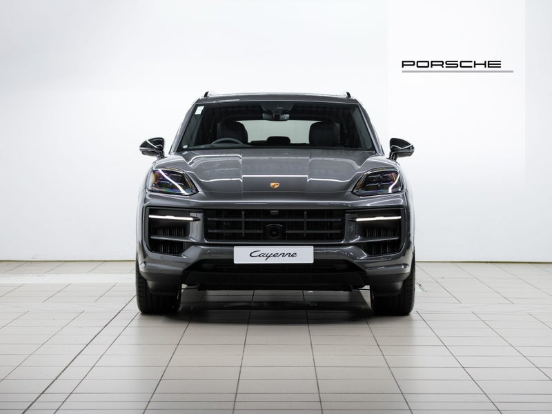 2026 Porsche Cayenne Black Edition image 2