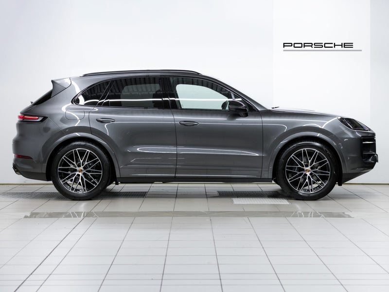 2026 Porsche Cayenne Black Edition image 3