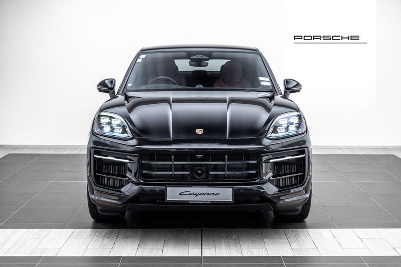 2026 Porsche Cayenne E-HYBRID COUPE BLACK EDITION image 4