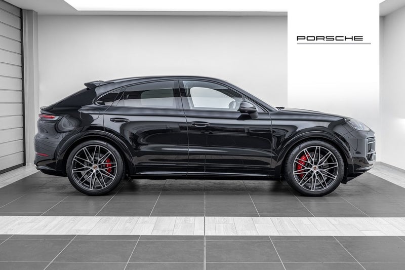 2026 Porsche Cayenne S COUPE image 2