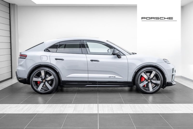 2026 Porsche Macan GTS - Electric image 2