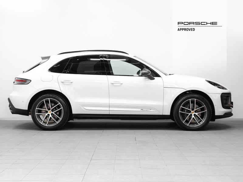 2026 Porsche Macan T 2.0L image 3