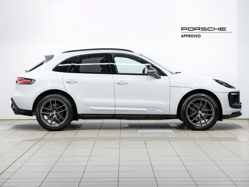 2026 Porsche Macan T (H1 III) image 3