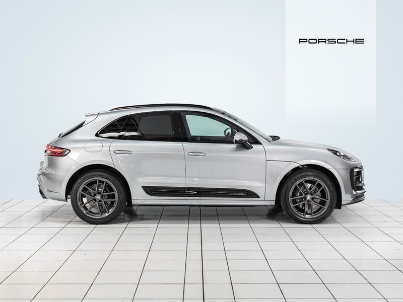 2026 Porsche Macan T (H1 III) image 2