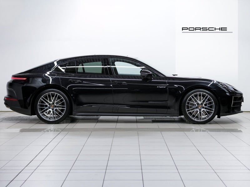 2026 Porsche Panamera 4 E-Hybrid image 3