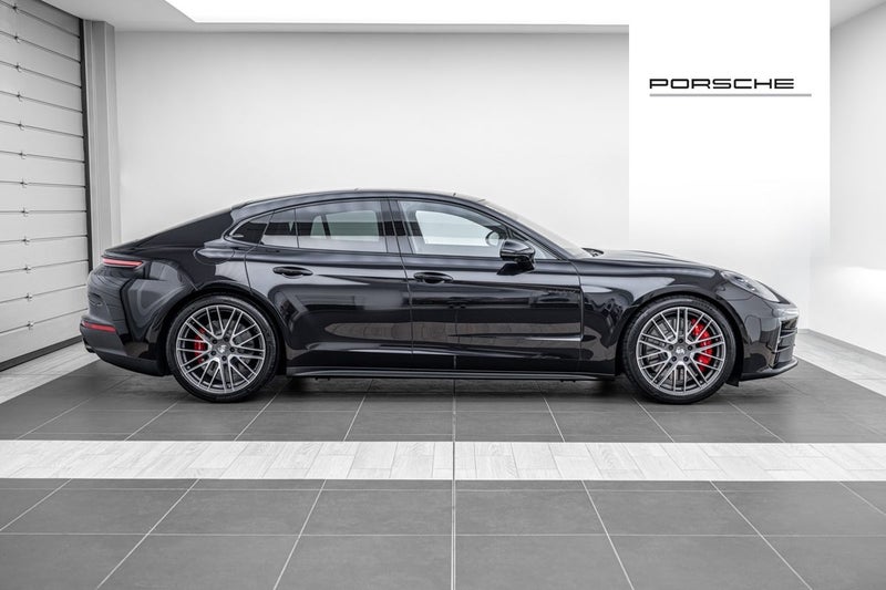 2026 Porsche Panamera 4S E-HYBRID image 2