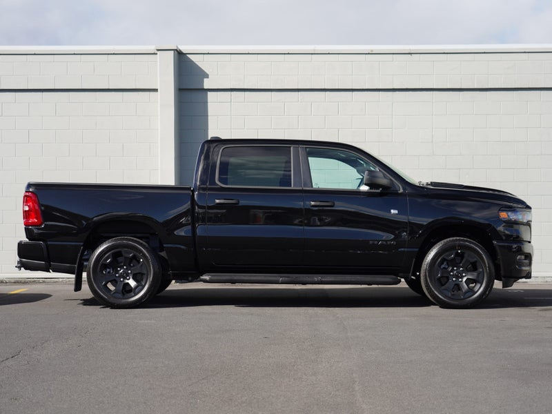 2026 Ram 1500 Express Black 4WD 3.0P 4 image 3