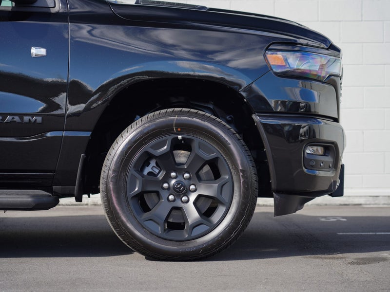 2026 Ram 1500 Express Black 4WD 3.0P 4 image 5