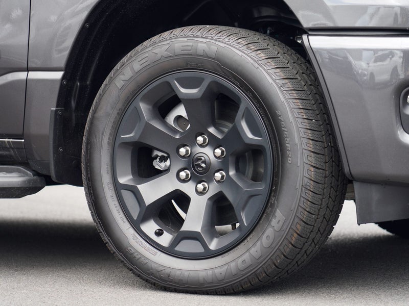 2026 Ram 1500 Express Black 4WD 3.0P image 5