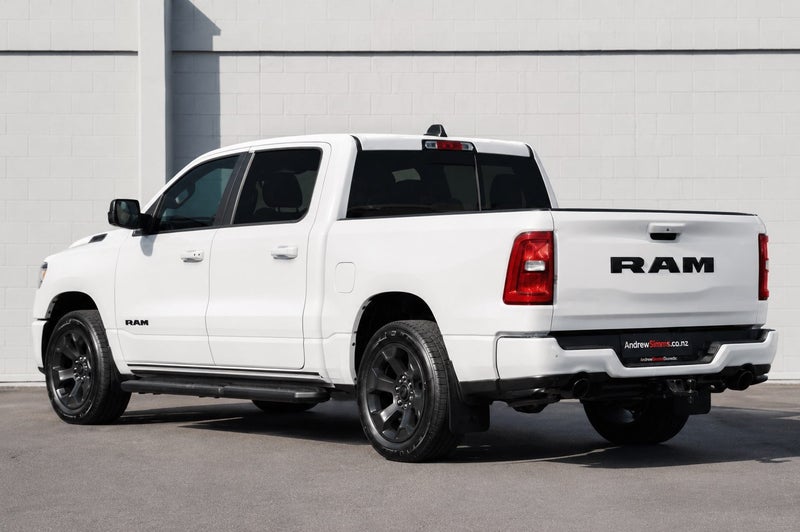 2026 Ram 1500 Express Black Edition 4WD 3.0P image 2