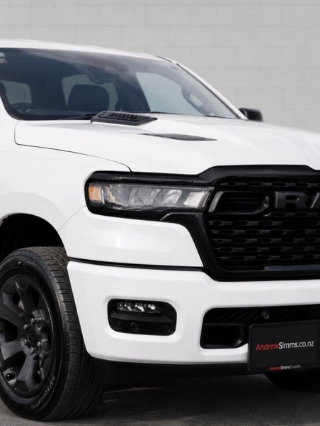 2026 Ram 1500 Express Black Edition 4WD 3.0P image 4