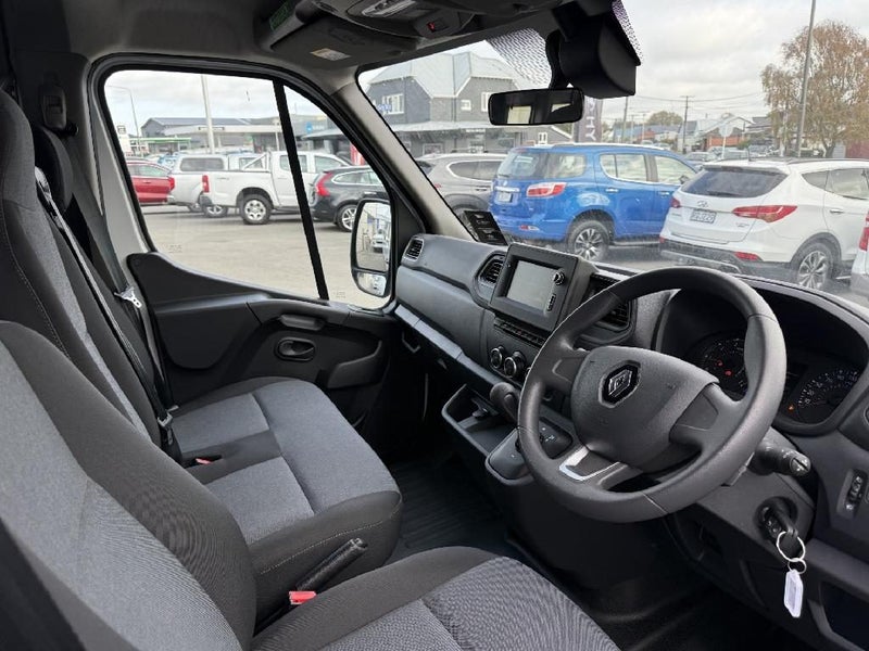 2026 Renault Master Minibus 2.3L Diesel, 12 Seat image 4