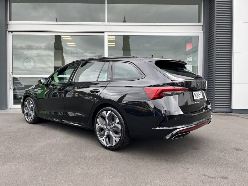 2026 Skoda Octavia RS Plus Wagon 195kW 2.0PT image 4