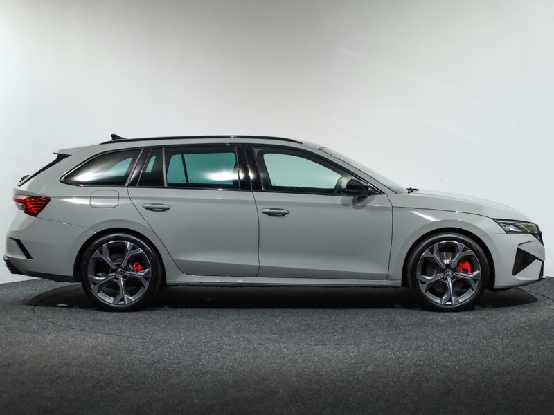 2026 Skoda Octavia RS Wagon 195kW image 4