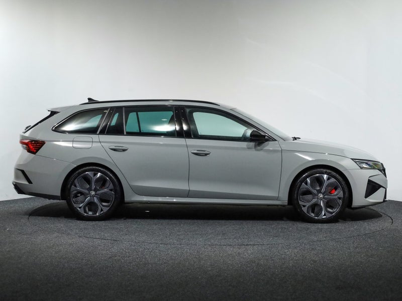 2026 Skoda Octavia RS + Wagon 195kW image 4