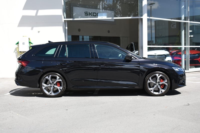 2026 Skoda Octavia Wagon RS+ 195Kw 2.0Pt image 3
