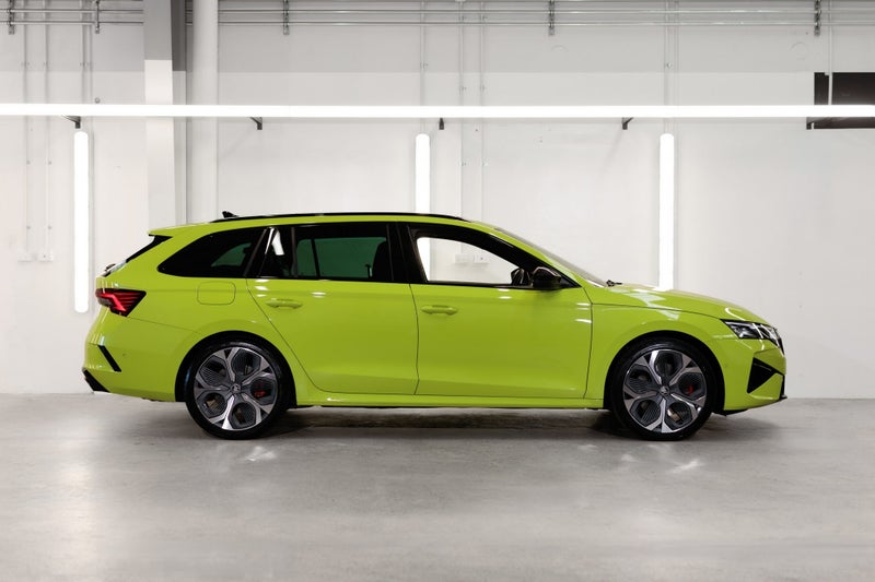 2026 Skoda Octavia Wagon RS+ image 3