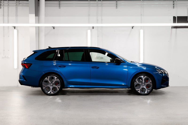 2026 Skoda Octavia Wagon RS image 3