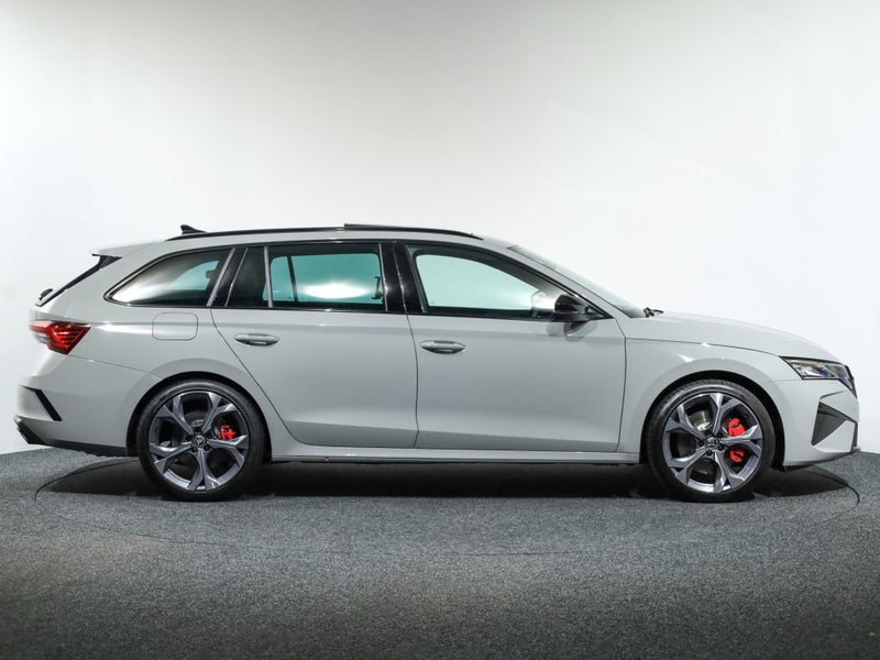 2026 Skoda Octavia Wagon RS Plus Tsi 180kW image 4