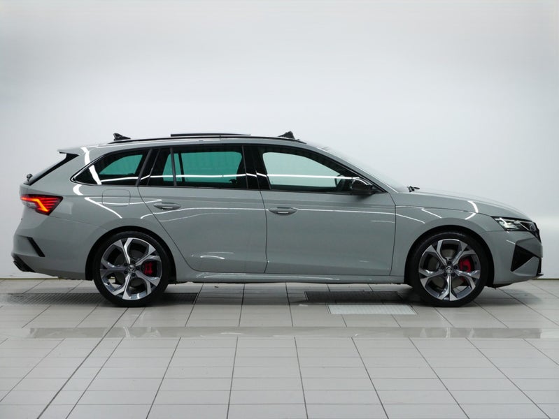2026 Skoda Octavia Wagon RS TSI 195kW image 3