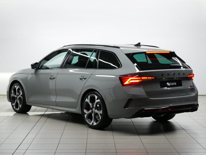 2026 Skoda Octavia Wagon RS TSI 195kW image 4