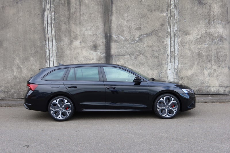 2026 Skoda Octavia Wagon RS TSI 195kW image 2