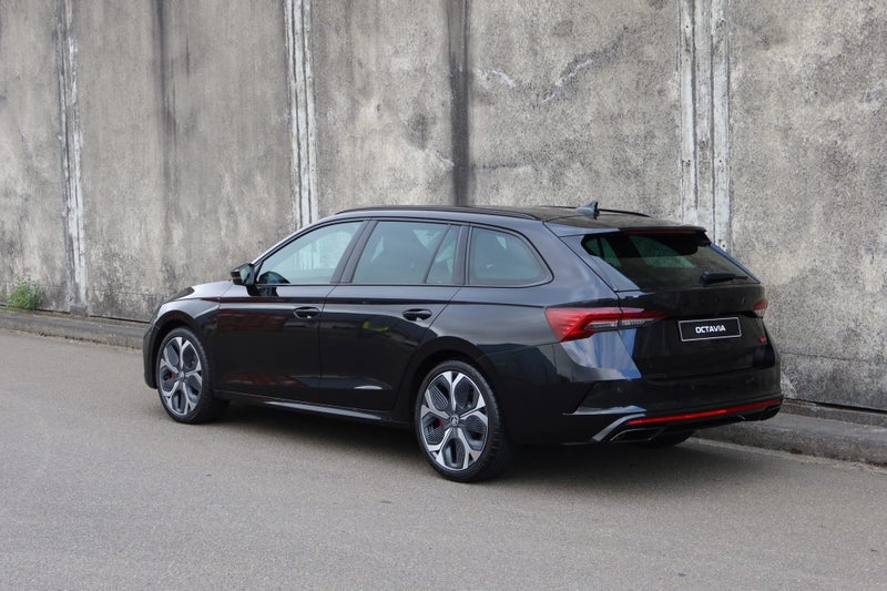 2026 Skoda Octavia Wagon RS TSI 195kW image 3