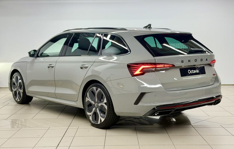 2026 Skoda Octavia Wagon RS TSI 195kW image 3