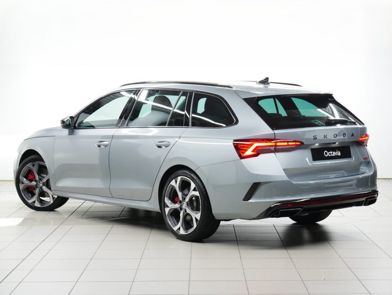 2026 Skoda Octavia Wagon RS TSI 195kW image 3