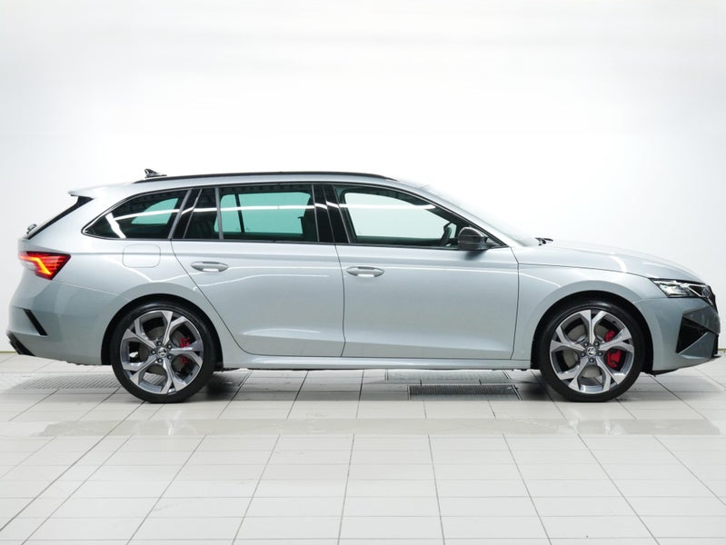 2026 Skoda Octavia Wagon RS TSI 195kW image 4