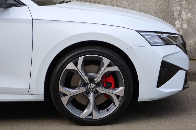 2026 Skoda Octavia Wagon RS TSI 195kW image 2