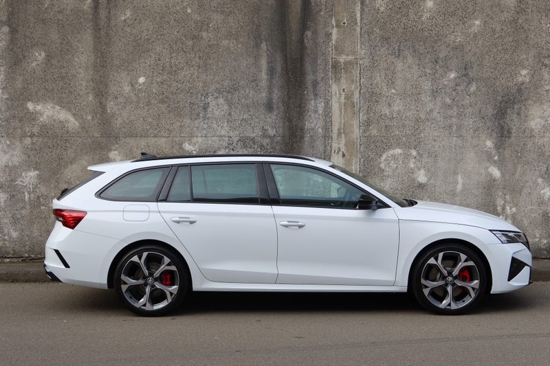 2026 Skoda Octavia Wagon RS TSI 195kW image 4
