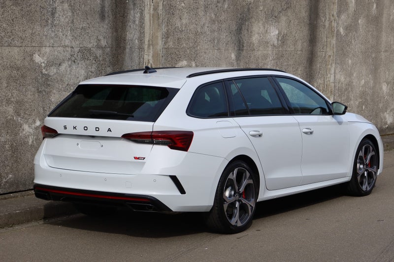 2026 Skoda Octavia Wagon RS TSI 195kW image 5
