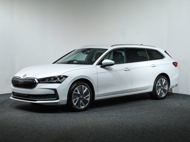 2026 Skoda Superb TSI 195kW 4x4 image 3