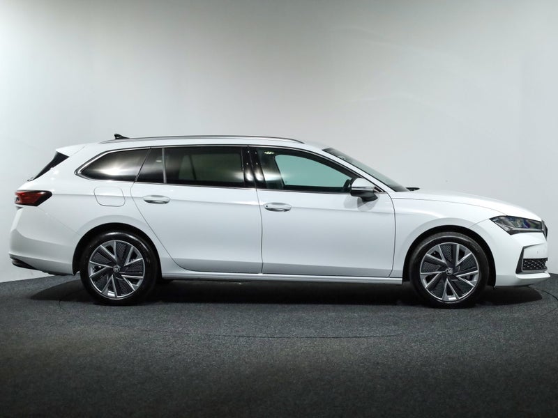 2026 Skoda Superb TSI 195kW 4x4 image 4