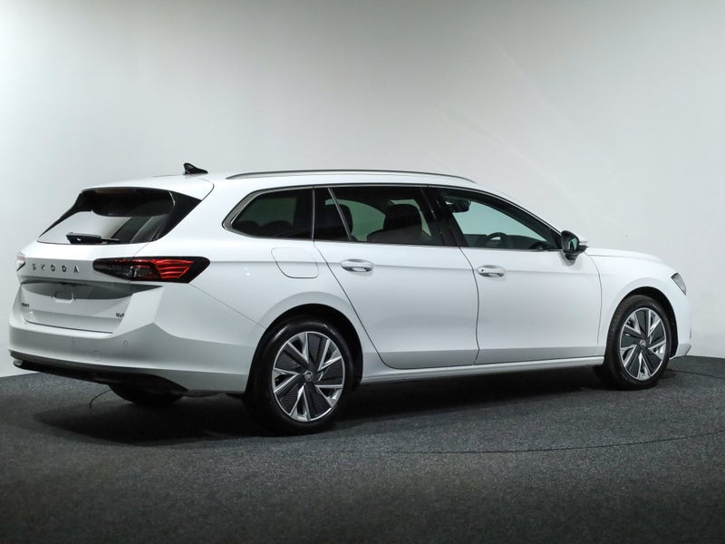 2026 Skoda Superb TSI 195kW 4x4 image 5
