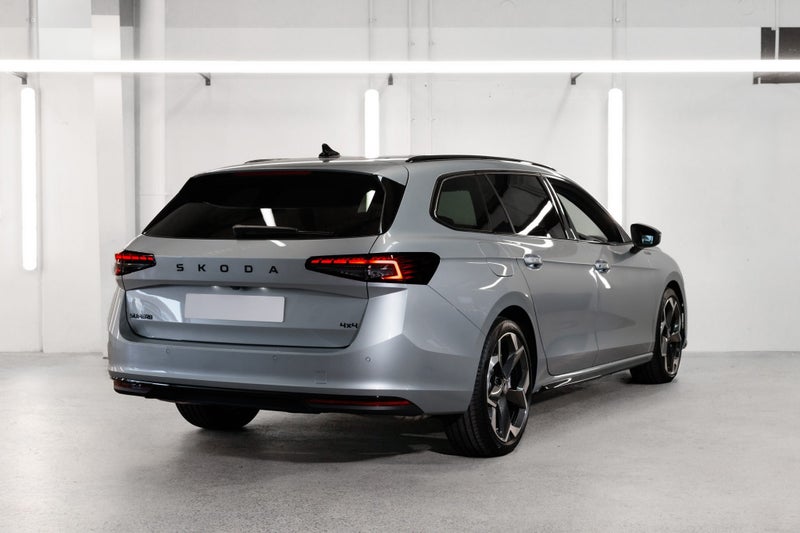 2026 Skoda Superb Wagon Sportline image 2