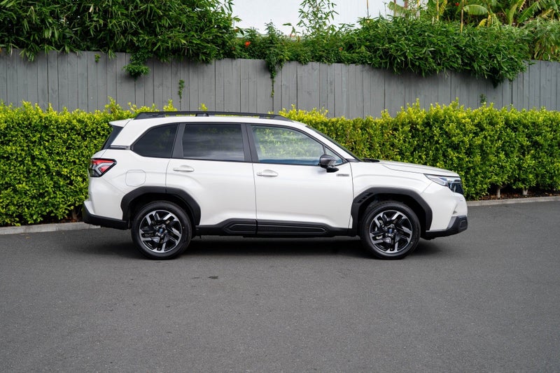 2026 Subaru Forester 2.5 Hybrid image 2