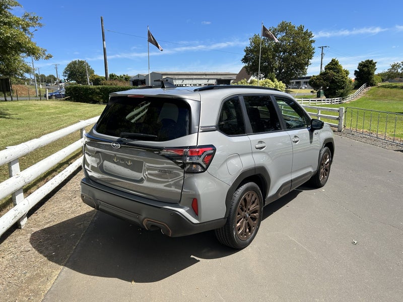 2026 Subaru Forester 2.5 Hybrid Sport CVT image 4