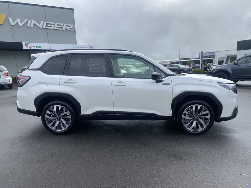 2026 Subaru Forester 2.5 Hybrid Sport CVT image 3