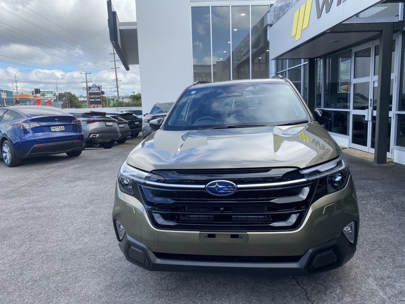 2026 Subaru Forester 2.5 Hybrid Touring image 2