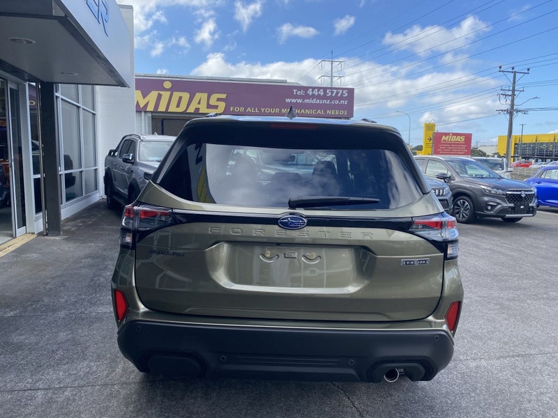 2026 Subaru Forester 2.5 Hybrid Touring image 4