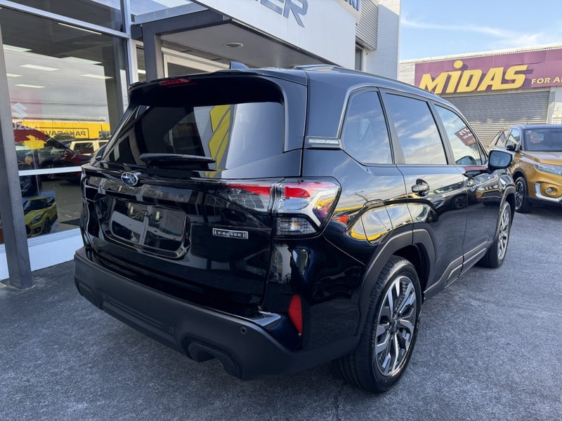 2026 Subaru Forester 2.5 Hybrid Touring image 3